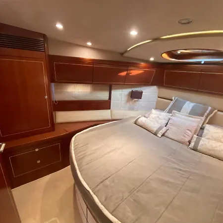 船上ホテル Yacht In Barcelona サン・アドリア・デ・ベソス