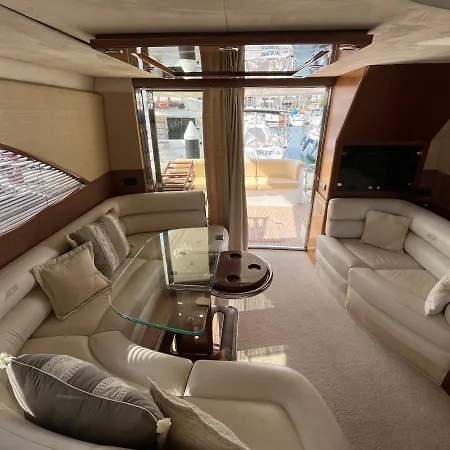 Yacht In Barcelona サン・アドリア・デ・ベソス