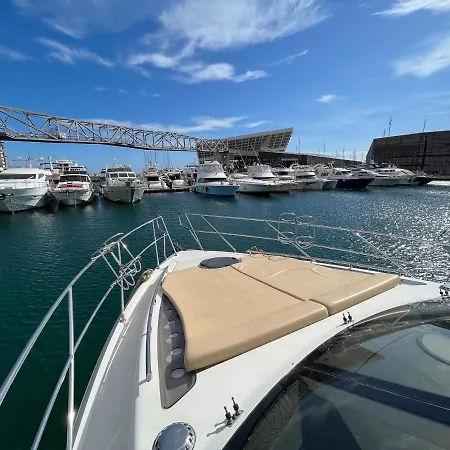 Yacht In Barcelona Botel *