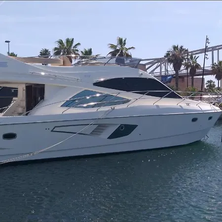 Yacht In Barcelona Botel *